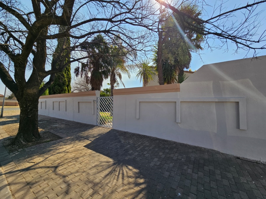 5 Bedroom Property for Sale in Riebeeckstad Free State